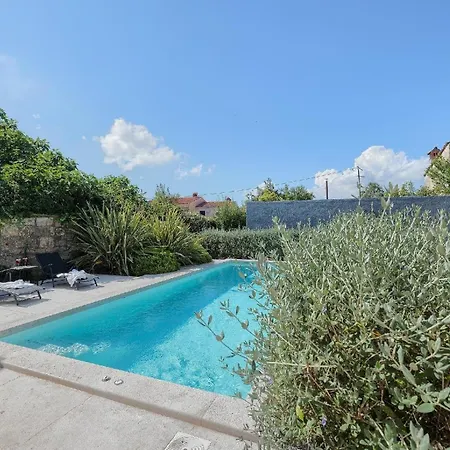 Mit Privatpool Fuer 6 Personen Ca 300 Qm In Pula, Istrien Istrische Riviera Сasa de vacaciones Pula